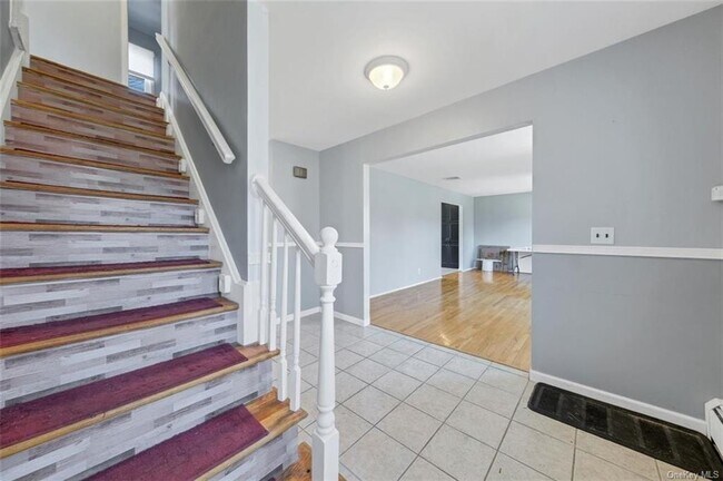 Foto del edificio - 129 Pine Tree Rd