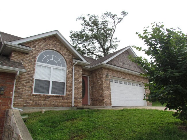 Building Photo - Available 10/7/2025