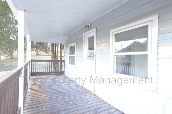 Building Photo - 948 Best St