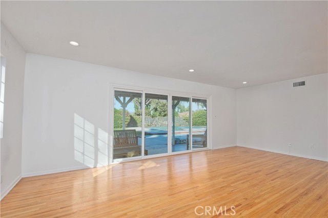 Foto del edificio - 22537 Friar St