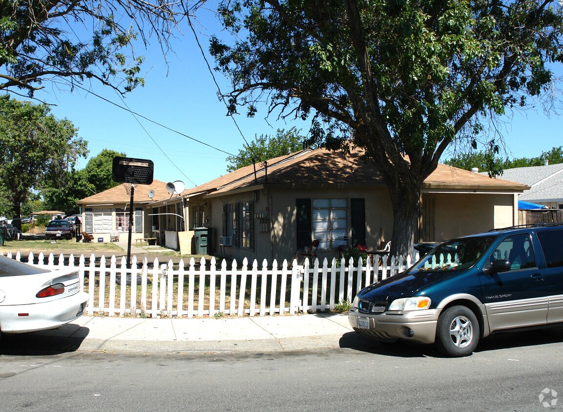 Building Photo - 147 Madoline St