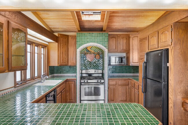 Kitchen - 1041 Santa Ana St
