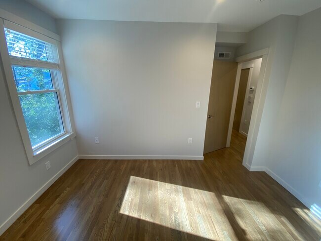 Building Photo - 490 Cambridge St