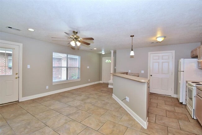 Building Photo - 629 Carrell St
