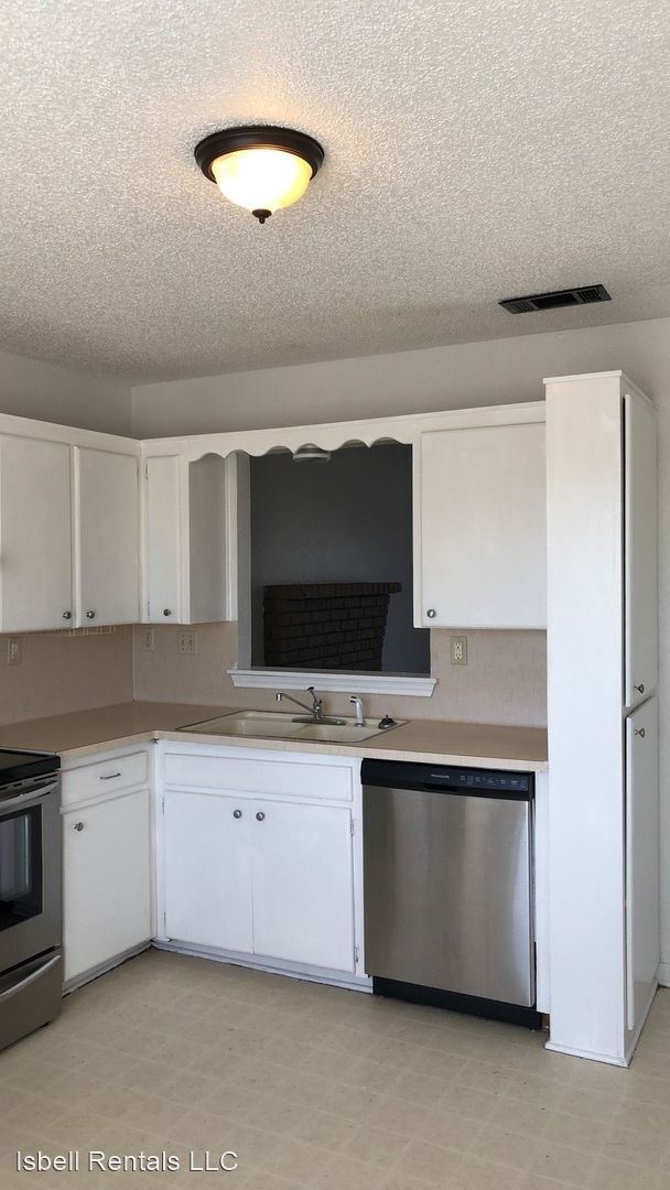 Building Photo - 3 br, 2 bath House - 111 Bridle Drive