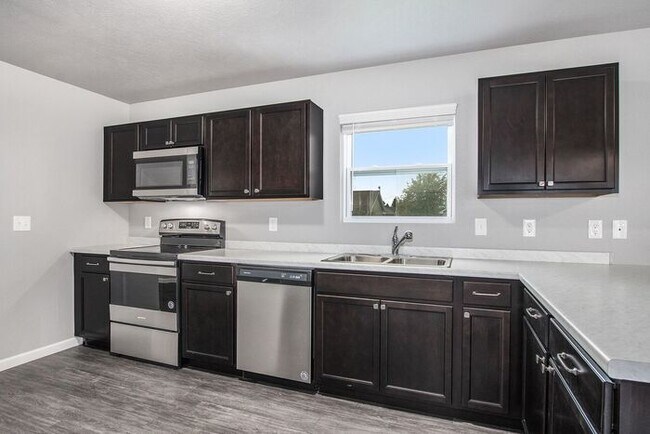 Building Photo - 505 Avalon Ct