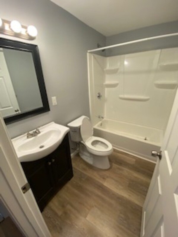 Foto del edificio - 2448 S Main St