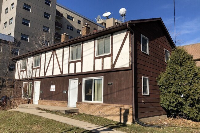 Building Photo - 1202 Spring St