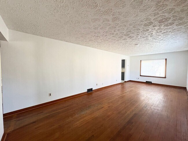 Foto del edificio - Attached Garage 3 Bed 2 Bath