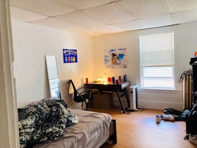 Building Photo - Six bedroom in Allston