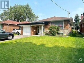 Building Photo - 92 Scarden Ave