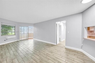 Building Photo - 1631 NE Miami Gardens Dr