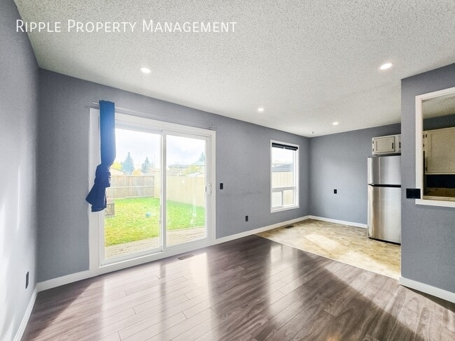 Building Photo - Fantastic 3 Beds, 1.5 Baths TownHouse | No...