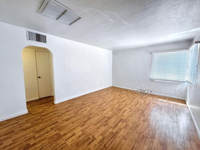 Building Photo - Charming 3-Bedroom Home in a Quiet Neighbo...