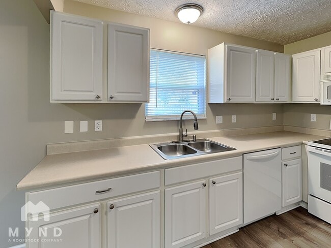 Building Photo - 2069 Prominence Dr