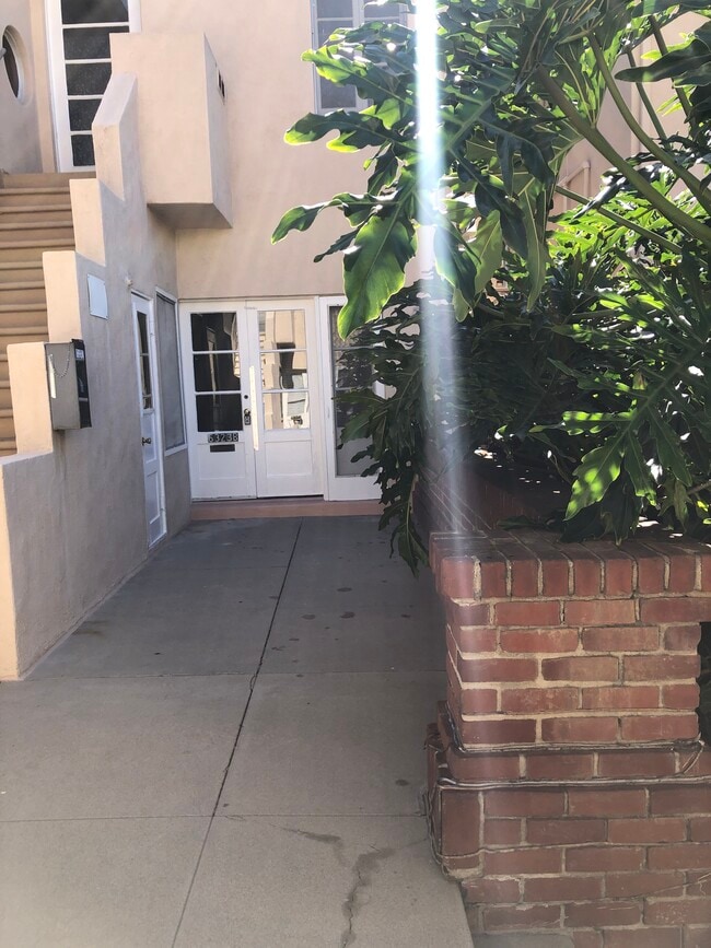 entry-front porch - 6323 Comstock Ave