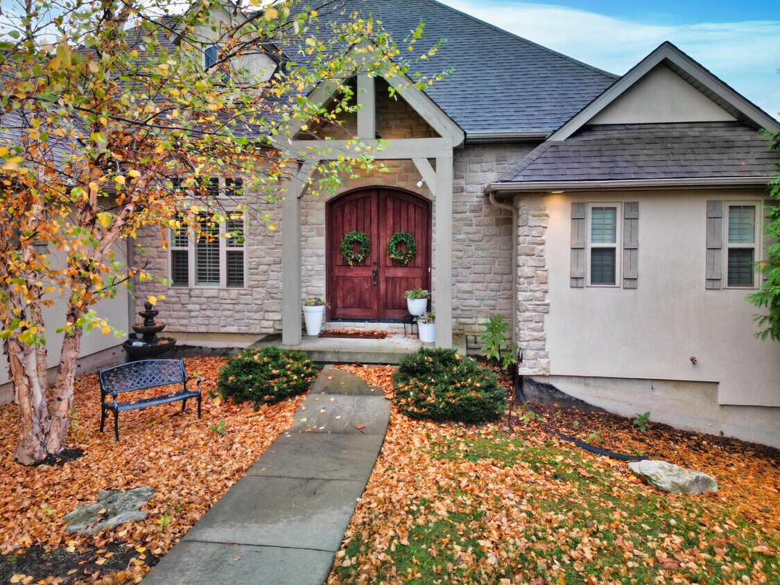 Primary Photo - 807 Old Hawthorne Dr