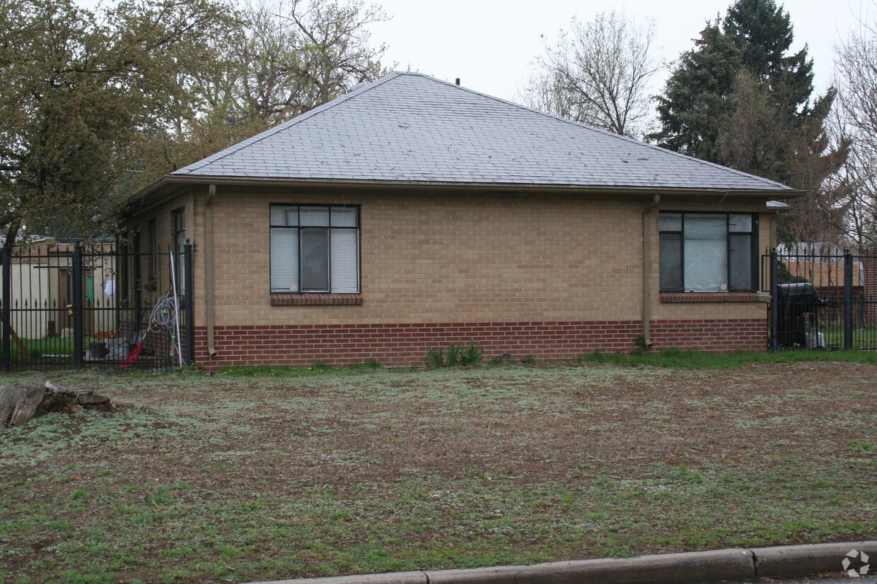 Building Photo - 1561 Trenton St