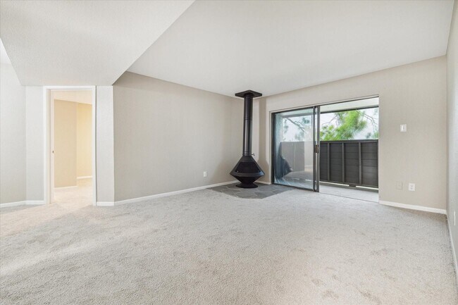 Building Photo - 3085 Walnut Bend Ln