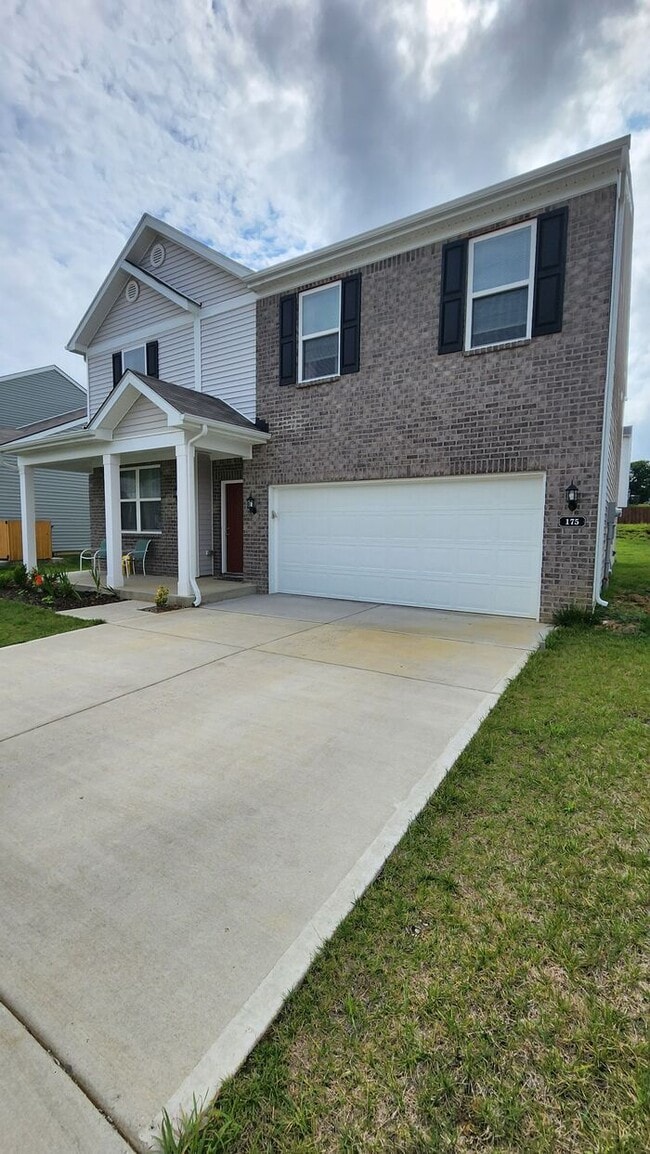 Foto del edificio - Spacious 4 Beds 3 Baths in Shelbyville