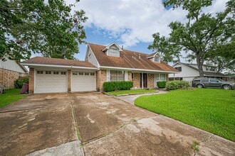 Building Photo - 13351 Oak Leaf Ln