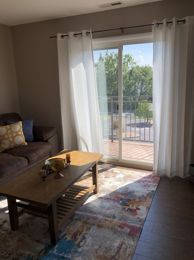 Private balcony off living room - 1366 Hunters Rd