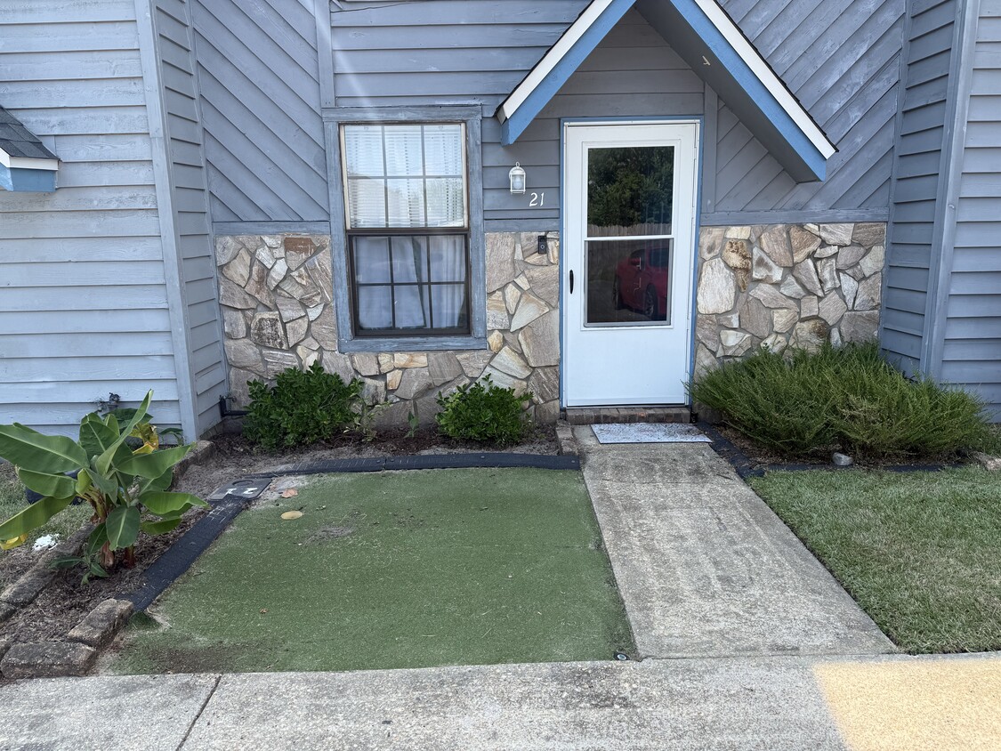 Picture taken 9/19/25 - 1325 Greendale Ave