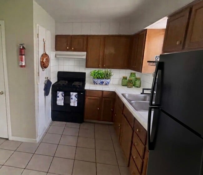 Kitchen - Hidden Creek Apartments