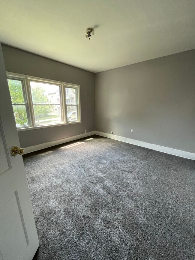 Building Photo - 2562 S 9th St