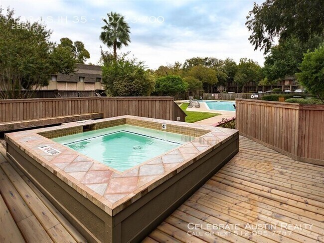 Foto del edificio - Travis Heights Apartments