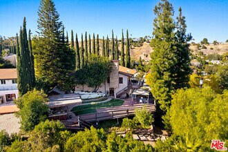 Building Photo - 4920 Llano Dr