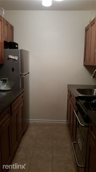 Building Photo - 1226 E 82nd St