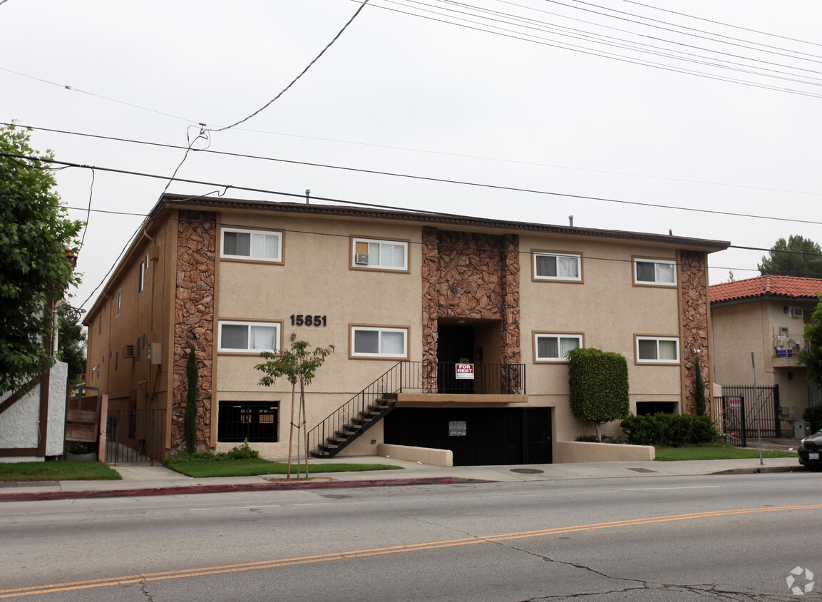 Building Photo - Vanowen Apartments