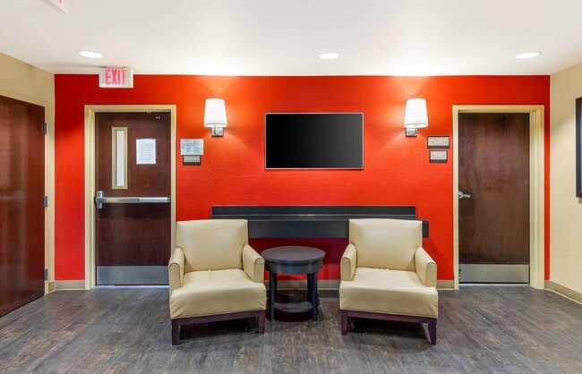 Building Photo - Furnished Studio-Billings - West End