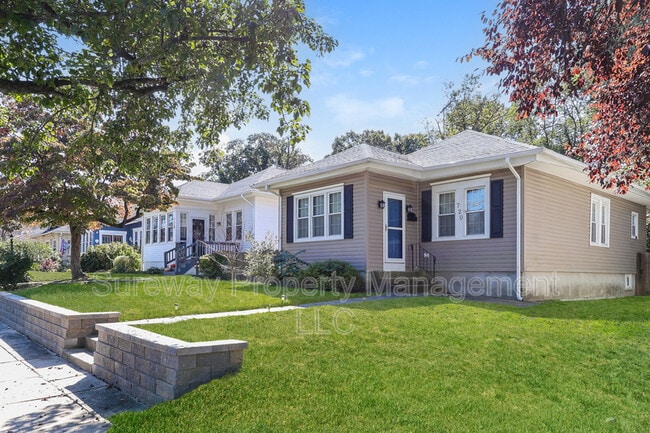Foto del edificio - 720 Willitts Ave