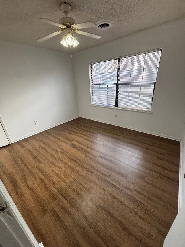 Foto del edificio - 3-Bedroom 2-Bathroom House in Fayetteville Near Fiesta Square!