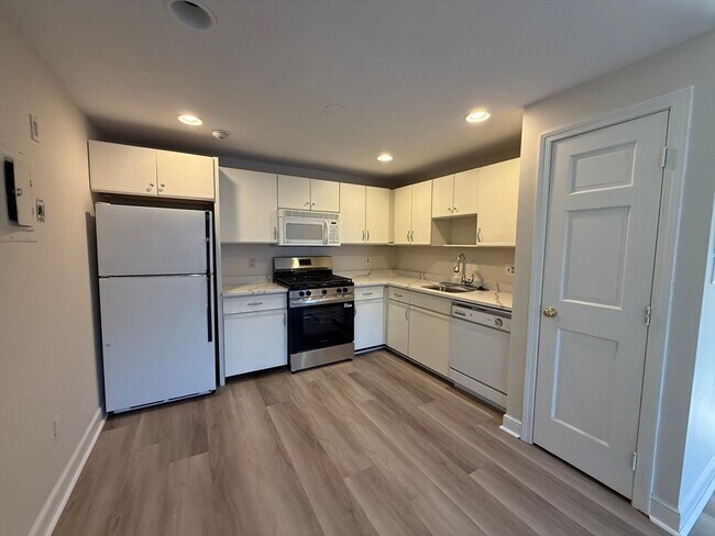 Foto del edificio - 8 Kenmar Dr