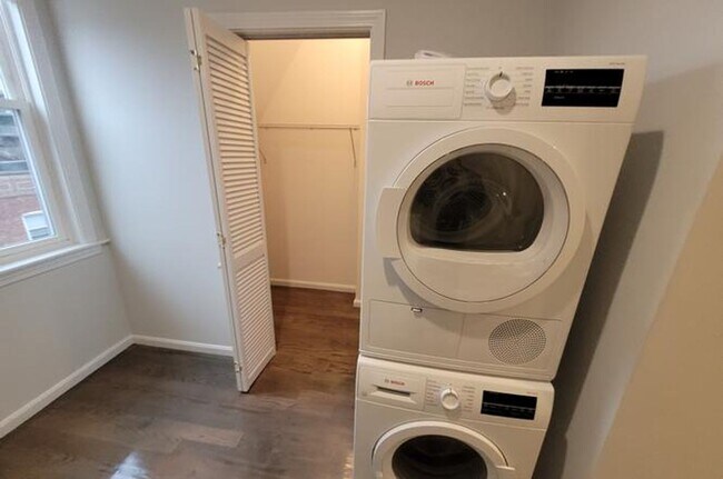 Foto del edificio - Charming 3 Bedroom-No Broker Fee