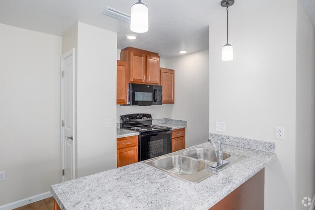 1BR, 1BA - 650SF - Kitchen - Hershman Landing and Manor