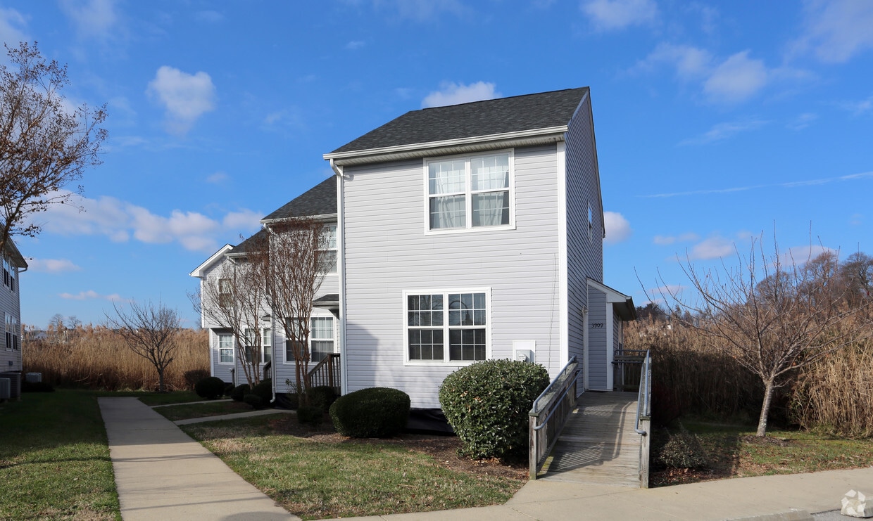 Courtyards At Fishing Creek Tax Credit Apartments