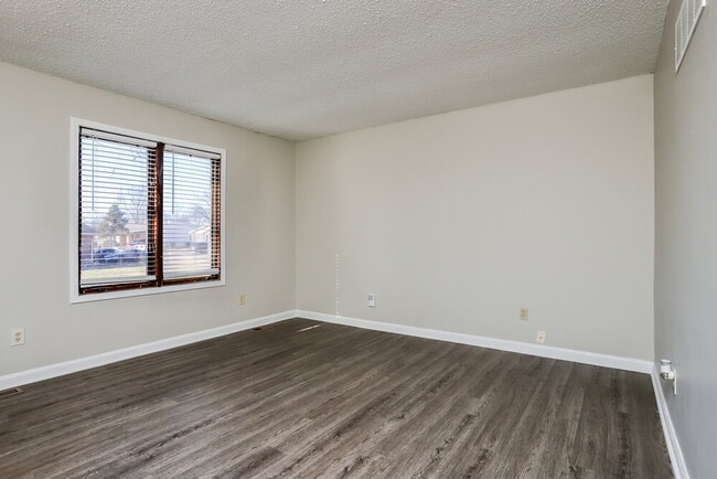 Building Photo - 1253 Advance Dr