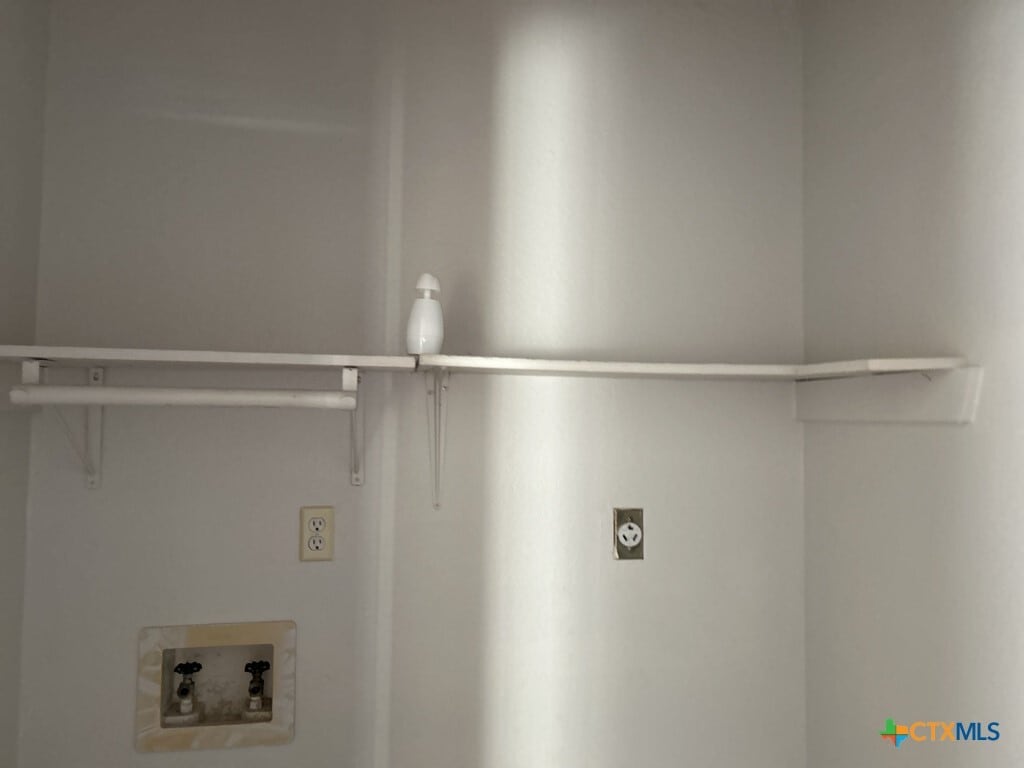 Foto del edificio - 2503 Hemlock Dr