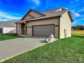 Building Photo - 525 Herman Dr