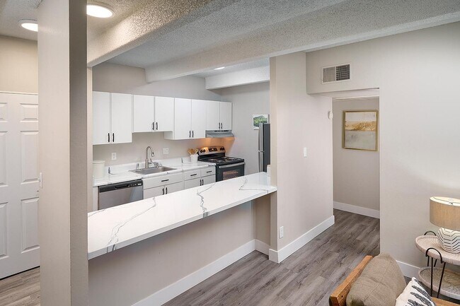 Building Photo - Raven