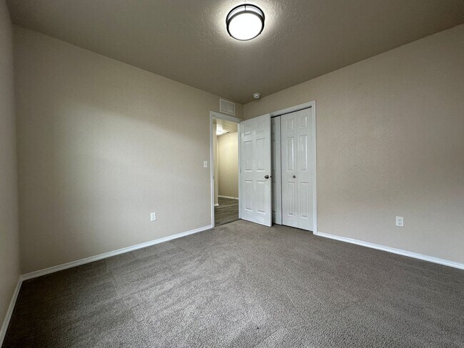 Foto del edificio - 3bed, 2bath, 1,125sq.ft. home in Virginia Park - North Caldwell near D&B