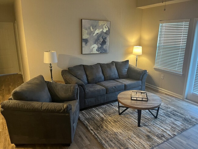 Building Photo - 1445 Broadcloth St