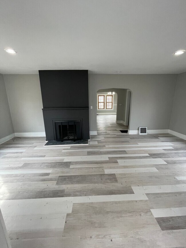 Foto del edificio - Spacious 4 Bedroom House