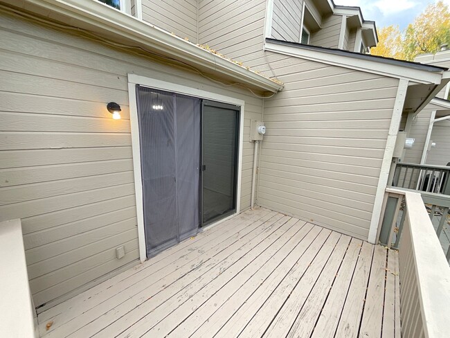 Building Photo - 3 Bedroom Townhome Available Near S Academ...