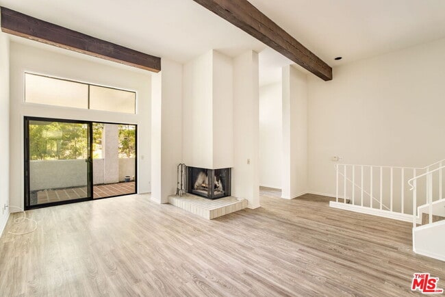 Building Photo - 1559 Palisades Dr