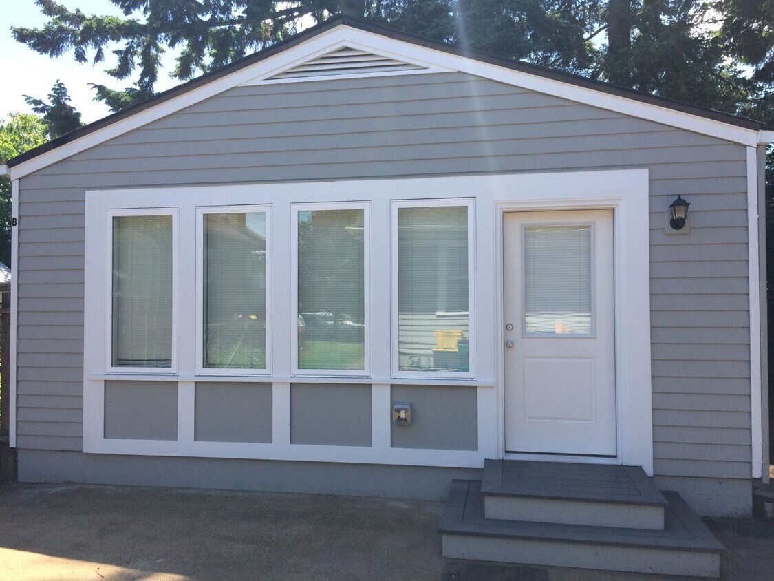 Foto principal - Remodeled 1Bd + 1Ba Additional Dwelling Unit!! Washer + Dryer, Lots of closet space!!